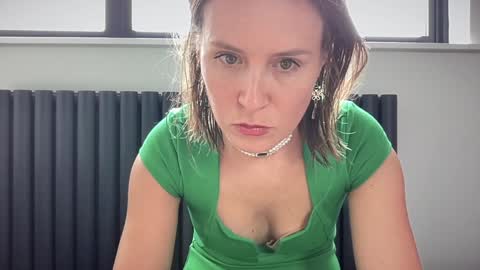 Snapshot of eatmypie69 chatting on 10/18/25, 10:05 Nadia Ferreira  online show from 10/18/25, 10:05