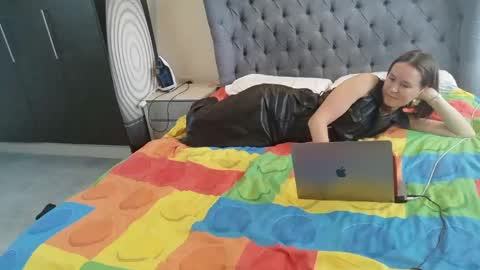 Nadia Ferreira  online show from 04/13/26, 09:59