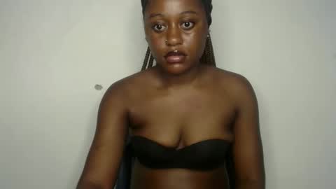 Snapshot of ebony_fatass chatting on 09/09/25, 07:41 Ella online show from 09/09/25, 07:41