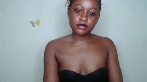 Snapshot of ebony_fatass chatting on 10/18/25, 09:21 Ella online show from 10/18/25, 09:21