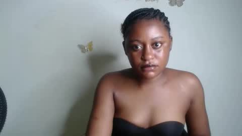 Snapshot of ebony_fatass chatting on 10/25/25, 01:29 Ella online show from 10/25/25, 01:29