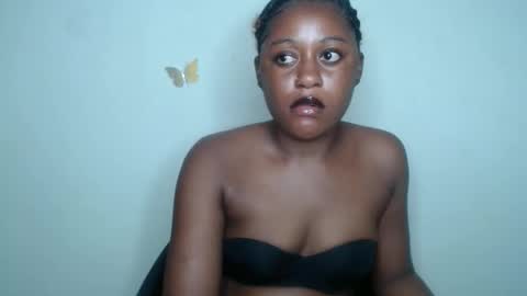 Snapshot of ebony_fatass chatting on 10/26/25, 04:13 Ella online show from 10/26/25, 04:13