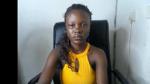 Snapshot of ebony_petitegirl chatting on 05/18/26, 08:14 Lilly online show from 05/18/26, 08:14