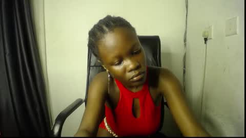 Snapshot of ebony_petitegirl chatting on 06/24/26, 07:13 Lilly online show from 06/24/26, 07:13