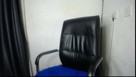 Snapshot of ebony_petitegirl chatting on 06/25/26, 06:45 Lilly online show from 06/25/26, 06:45