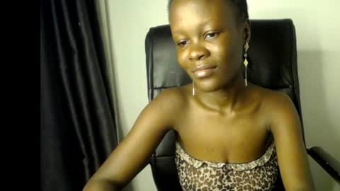 Snapshot of ebony_petitegirl chatting on 07/30/26, 11:59 Lilly online show from 07/30/26, 11:59