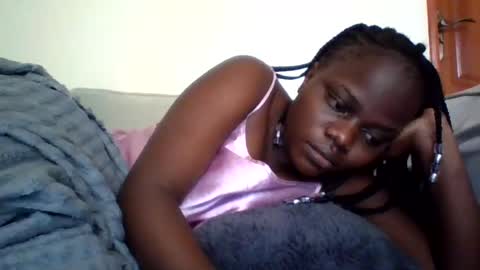 Snapshot of ebony_tasha chatting on 06/21/26, 06:05 tasha online show from 06/21/26, 06:05