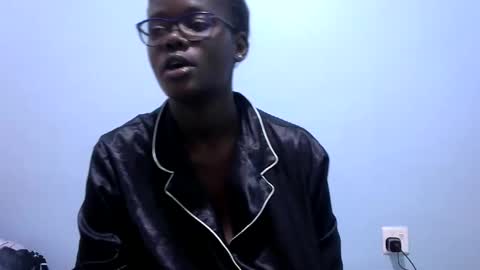 ebonybloom01 online show from 11/10/25, 12:26