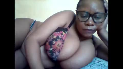 Snapshot of ebonybussy chatting on 05/01/26, 12:21 MAMITO online show from 05/01/26, 12:21