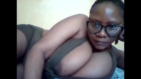 Snapshot of ebonybussy chatting on 05/03/26, 11:27 MAMITO online show from 05/03/26, 11:27