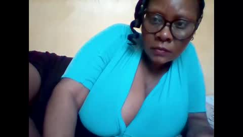 Snapshot of ebonybussy chatting on 05/10/26, 09:14 MAMITO online show from 05/10/26, 09:14