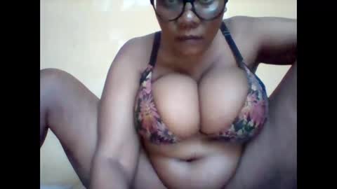 Snapshot of ebonybussy chatting on 05/27/26, 09:06 MAMITO online show from 05/27/26, 09:06