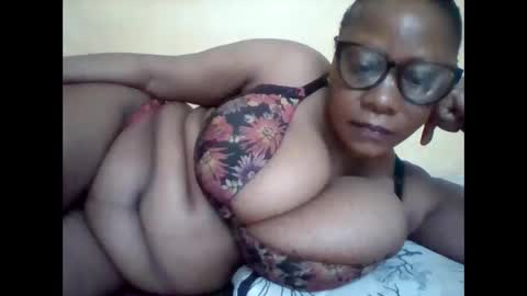Snapshot of ebonybussy chatting on 05/29/26, 09:07 MAMITO online show from 05/29/26, 09:07