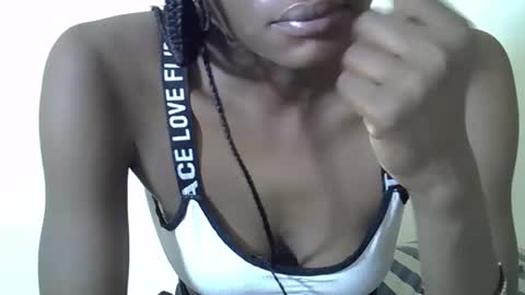 Snapshot of ebonycutegal4 chatting on 09/22/25, 08:05 MELLEN online show from 09/22/25, 08:05