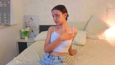 Snapshot of ebonyleibenstein chatting on 09/17/25, 03:08 Milly online show from 09/17/25, 03:08
