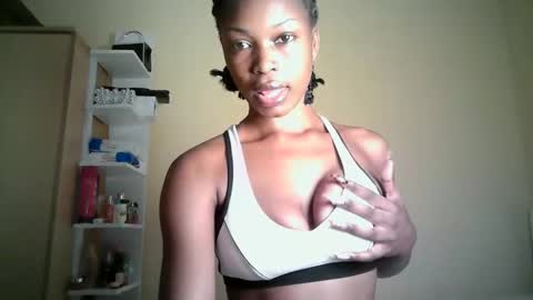 Snapshot of ebonytanqueen chatting on 04/28/26, 10:04 ebonytanqueen online show from 04/28/26, 10:04