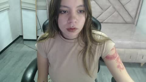 Snapshot of eco_deluna_v chatting on 03/26/26, 01:06 Hi Stream 800am to 200pm online show from 03/26/26, 01:06