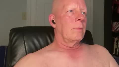 Snapshot of eddygl1968 chatting on 10/20/25, 01:39 Eddy online show from 10/20/25, 01:39