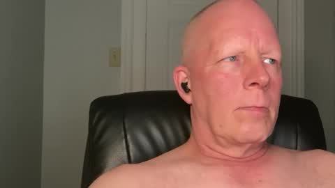 Snapshot of eddygl1968 chatting on 10/21/25, 02:01 Eddy online show from 10/21/25, 02:01