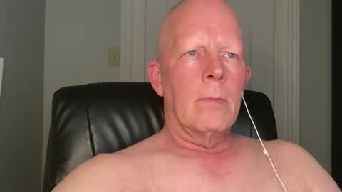Snapshot of eddygl1968 chatting on 10/22/25, 02:34 Eddy online show from 10/22/25, 02:34