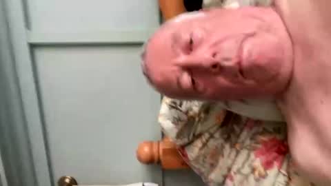 Snapshot of edgeofluv2 chatting on 10/21/25, 11:33 Phil online show from 10/21/25, 11:33