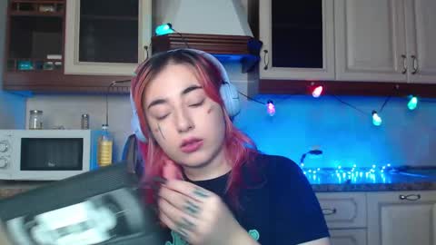 Snapshot of ediefris chatting on 12/31/24, 01:57 fickle demon made of clumps of matter online show from 12/31/24, 01:57