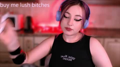 Snapshot of ediefris chatting on 03/08/25, 08:25 fickle demon made of clumps of matter online show from 03/08/25, 08:25