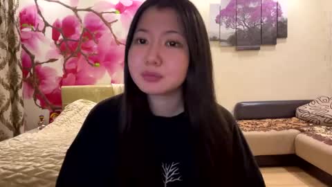 Snapshot of edinabluett chatting on 05/17/26, 06:04 Eri online show from 05/17/26, 06:04