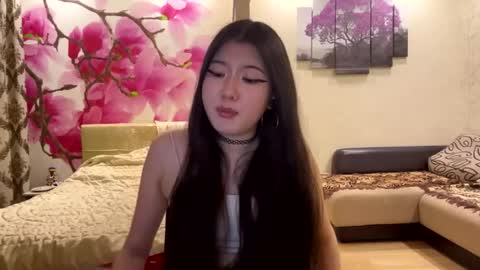 Snapshot of edinabluett chatting on 05/19/26, 05:52 Eri online show from 05/19/26, 05:52