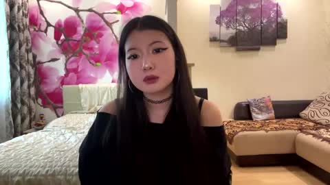 Snapshot of edinabluett chatting on 06/03/26, 05:18 Eri online show from 06/03/26, 05:18