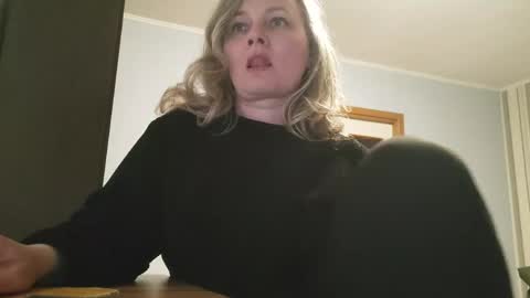 Snapshot of edithmanning chatting on 04/26/26, 06:38 edithmanning online show from 04/26/26, 06:38