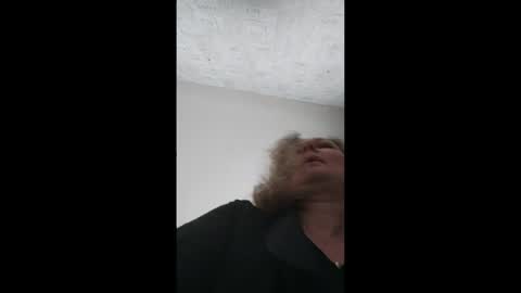 Snapshot of edithmanning chatting on 05/17/26, 05:16 edithmanning online show from 05/17/26, 05:16