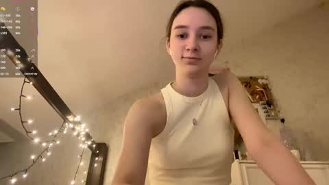 Snapshot of edlinhazleton chatting on 09/18/25, 05:37 Dana online show from 09/18/25, 05:37