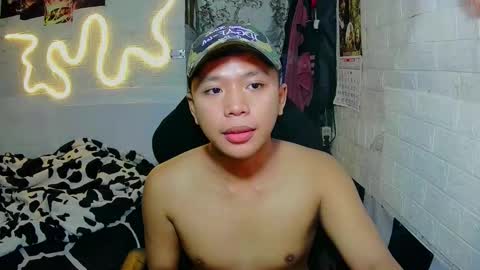 Snapshot of edrianburca052 chatting on 01/19/26, 10:41 urasian chub online show from 01/19/26, 10:41