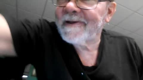 Snapshot of edwalters chatting on 07/21/26, 04:37 Eddie online show from 07/21/26, 04:37