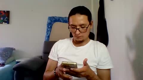 Snapshot of edward1996527421 chatting on 05/09/26, 07:19 edward1996527421 online show from 05/09/26, 07:19