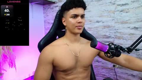 Snapshot of edward__clarck chatting on 01/15/25, 04:36 EDWARD CLARCK online show from 01/15/25, 04:36