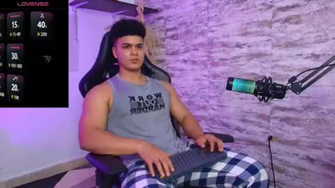 Snapshot of edward__clarck chatting on 10/07/25, 01:58 EDWARD CLARCK online show from 10/07/25, 01:58