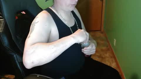 Snapshot of edwardaims_2please chatting on 04/27/26, 01:47 edwardaims_2please online show from 04/27/26, 01:47