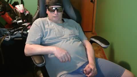 Snapshot of edwardaims_2please chatting on 04/30/26, 02:18 edwardaims_2please online show from 04/30/26, 02:18