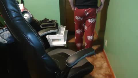 Snapshot of edwardaims_2please chatting on 05/01/26, 02:38 edwardaims_2please online show from 05/01/26, 02:38