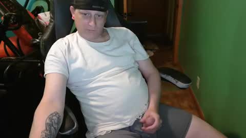 Snapshot of edwardaims_2please chatting on 05/04/26, 03:30 edwardaims_2please online show from 05/04/26, 03:30
