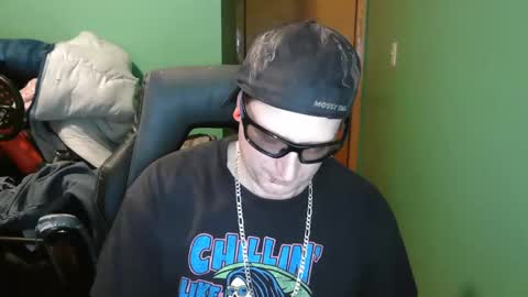 Snapshot of edwardaims_2please chatting on 05/24/26, 02:05 edwardaims_2please online show from 05/24/26, 02:05