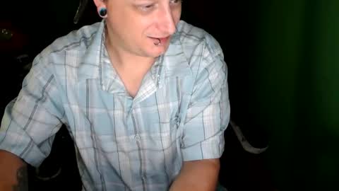 Snapshot of edwardaims_2please chatting on 06/07/26, 02:21 edwardaims_2please online show from 06/07/26, 02:21