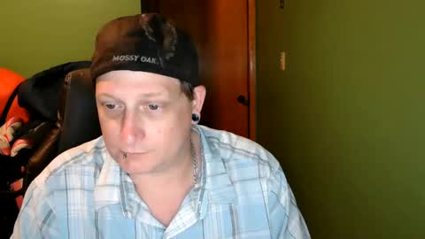 Snapshot of edwardaims_2please chatting on 06/08/26, 02:34 edwardaims_2please online show from 06/08/26, 02:34