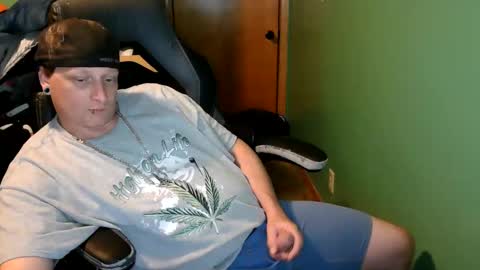 Snapshot of edwardaims_2please chatting on 06/11/26, 02:53 edwardaims_2please online show from 06/11/26, 02:53