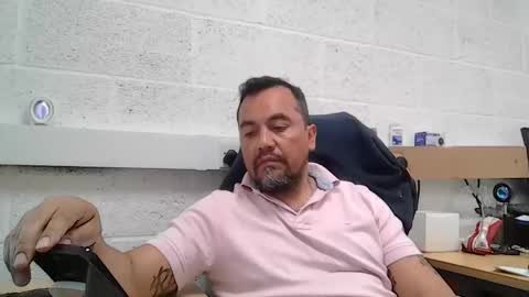 Snapshot of edwill13 chatting on 05/19/26, 01:39 EdM online show from 05/19/26, 01:39