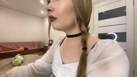 Lili online show from 05/18/26, 06:52