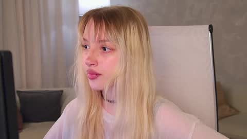 Snapshot of eevamarie chatting on 05/24/26, 04:34 EVA NON NUDE online show from 05/24/26, 04:34