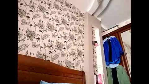 Effy online show from 04/18/26, 10:08